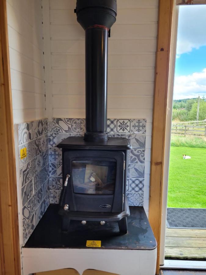 The Shepherds Hut At Forestview Farm Greenisland Exterior foto